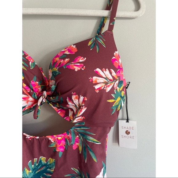 Shade and shore swimsuit - size 34DD - Picture 2 of 5